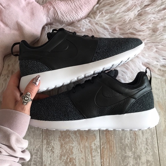 NWT Nike Roshe One knit Leather - Picture 5 of 7